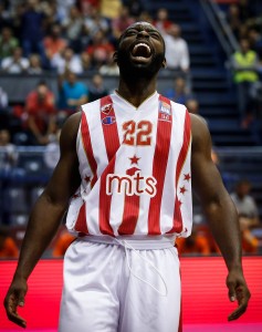 SAMO SE ČVRSTO UHVATI: Pogledajte urnebesnu reakciju Mbođa na veliku pobedu Zvezde! (FOTO)