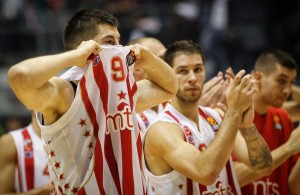 ČOVEK ROĐEN U DETELINI SA ČETIRI LISTA: Kad ovako lopte ulaze u koš, onda Zvezda treba da se plaši gostovanja u Novom mestu (VIDEO)