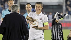 HUMANI SAŠA ILIĆ: Kapiten Partizana ‘predao’ dres i kapitensku traku! (FOTO) (VIDEO)