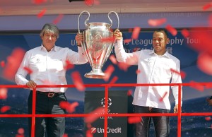 PORUKA KOJA ĆE ODJEKNUTI: Delije isprozivale UEFA na izložbi pehara LŠ u Beogradu (FOTO)