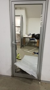 NOVI SKANDAL U NIŠU: Fudbaleri Vojvodine lomili sve u svlačionici na ‘Čairu’! (FOTOGALERIJA)