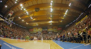 DOBRO JE DA SU SVI ŽIVI OSTALI: Puče obruč u Pioniru! (FOTO)