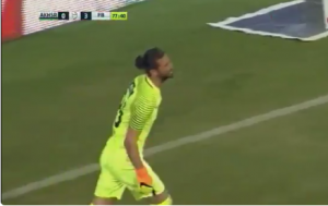 OKRUGLA I NEMA DRŠKU: Golman viknuo ‘MOJA’, a potom je postao internet hit (VIDEO)