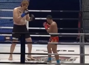 NEVIĐENO: Priča o Davidu i Golijatu nije mit, dogodila se u kik boks ringu! (VIDEO)