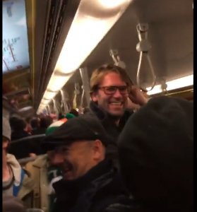 URNEBESNO: Jirgen Klop s pivom u bečkom metrou idi na meč Austrije i Irske (VIDEO)