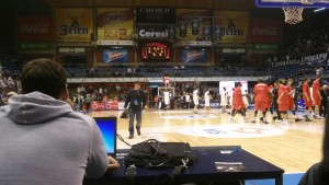 ODLOŽEN POČETAK: Pao koš u Pioniru, Partizan nije mogao da se zagreva (VIDEO)