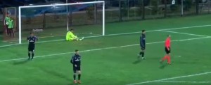 A OTAC MU JE ŽIVA LEGENDA: Nova senzacionalna glupost mladog golmana zapalila internet (VIDEO)