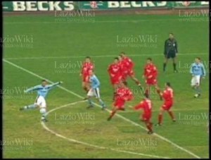 VREMEPLOV: Svi znaju da je Mihajlović imao ‘dinamit’ u levici, ali je jedan od lepših golova postigao desnom (VIDEO)