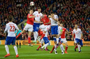 HOTSPORT U UKRAJINI: Pogledajte šta je sa razglasa dočekalo ‘orlove’ na treningu u Harkovu (VIDEO)