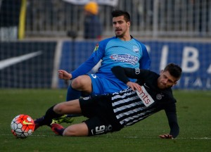 HAOS U HUMSKOJ: Divljački startovi, nepostojeći ofsajdi, čarke na terenu… A tribine prazne! (VIDEO)