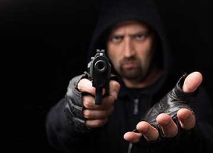 FILMSKA JURNJAVA: Zvezda Premijer lige za dlaku izbegla smrt (FOTO) (VIDEO)