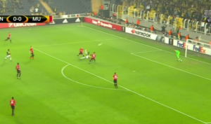 OVO NI TRI GOLMANA NE BI UHVATILA: ‘Makazice’ iz okreta za gol godine u Ligi Evrope! (VIDEO)