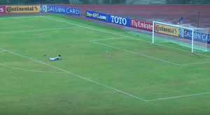 TAJ LUDI FUDBAL: Primio kriminalan gol, pa je suspendovan iz fudbala iz neverovatnog razloga! (VIDEO)