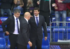 SLIKA KOJA OBILAZI REGION: Cela ‘Morača’ se poklonila Saši Đorđeviću, a on samo što nije zaplakao (VIDEO)