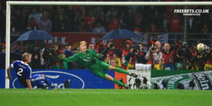 GORI INTERNET: Evo kako je Tramp na fudbalskom terenu pobedio Hilari (VIDEO)