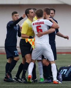 ‘ŠORKA’ NA VOŽDOVAČKOM DERBIJU: Guranje, udaranje, hvatanje za vrat i dva crvena kartona (FOTO)