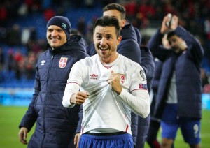 LEPA SCENA U SVLAČIONICI: Rukavina dobio dres zbog jubileja, Matić i drugovi mu se ubacili u kadar (FOTO)