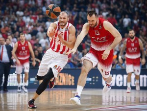 RASIPA SE TIM: Jedan ‘crno-beli centar’ odlazi, drugi ostaje? (FOTO)