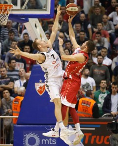 KUVA U PIONIRU: Zakucavanje Simonovića, brutalna rampa Vrapca i dominacija Bjelice (VIDEO)