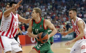 DOBIO JE ZVIŽDUKE SA TRIBINA… Ali momci iz Partera B nisu zaboravili šta je uradio za Zvezdu (FOTO)