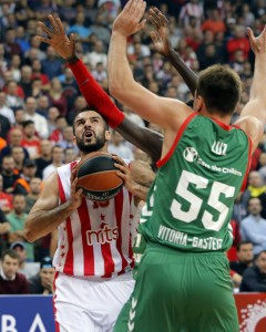 SKANDAL U ARENI: Navijač Crvene zvezde prekinuo konferenciju za novinare gostiju (VIDEO)