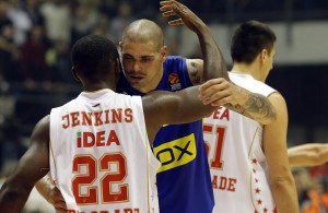 SREĆAN BOŽIĆ: Pogledajte miljenika ’delija’ u najružnijem džemperu ikada