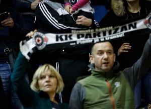 GROBARSKI HUMOR: Najbolje fore navijača Partizana zbog ranog termina meča sa Mornarom (FOTO)