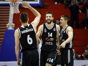 POBEDNIČKA FOTOGRAFIJA: Desetkovani Partizan slavi u Poljskoj (FOTO)