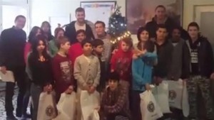 HUMANI CRNO-BELI: Đorđe Majstorović i Mihajlo Andrić obradovali najmlađe (VIDEO)