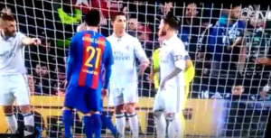 PREDMET PODSMEHA ČAK I NAVIJAČA REALA: Gde je to krenuo Ronaldo kod gola Barse?! (VIDEO)