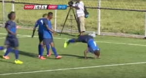 UZNEMIRUJUĆI VIDEO: Slavio gol, plesao i ‘plivao’, a pola sata kasnije umro na terenu (VIDEO)