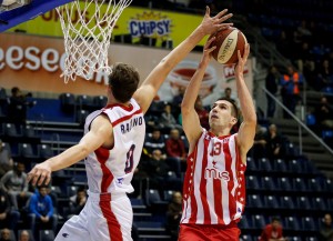 SUDIJA, MOGAO SI DA ZAŽMURIŠ: Trojka mladog Dobrića sa pola terena, ipak… (VIDEO)