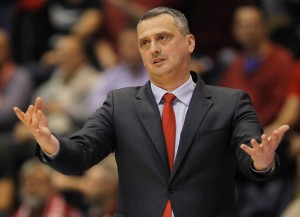 NESVAKIDAŠNJA SCENA: Dejan Radonjić potpuno poludeo i ‘ošamario’ po lopti (VIDEO)