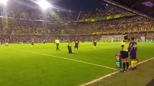 ‘BOMBONJERA‘ U SUZAMA: Pare su opet ‘pobedile‘ fudbal (VIDEO)