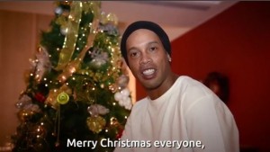 RAZLIKA PRIMETNA: Kako je Kristijano čestitao praznik, a kako to radi veliki Ronaldinjo (VIDEO) (FOTO)