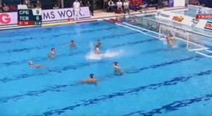 NIKAD VIĐENO: Peterac izveden nogom! (VIDEO) (FOTO)