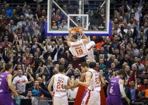 EL: Crvena zvezda večeras sija mnogo sjajnije od ‘kraljevske krune’! (VIDEO)