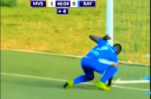 VEŠTIČARENJE: Nije mogao da da gol, onda je bacio vradžbine u gol i svom timu doneo bod (VIDEO)