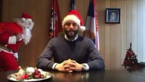 SAMO ‘DEDA‘ TO SME: Ko se to mota iza Šapićevih leđa (VIDEO)