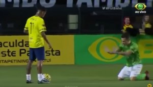 BEZ MILOSTI: Kleknuo je da ga ne osramoti, ali Nejmar nije odoleo (VIDEO)