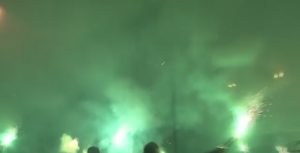 SPEKTAKL: Delije u Foči bakljadom čestitale rođendan Republici Srpskoj (VIDEO)