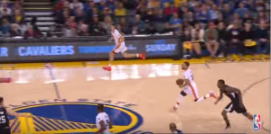 ZA NJEGA JE I SA POLA TERENA BLIZU: Nestvarna trojka Stefa Karija o kojoj priča svet (VIDEO)