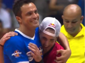 ISMEJAN ZA SVA VREMENA: Legendarni Falkao žrtva najluđeg driblinga do sada viđenog! (VIDEO)