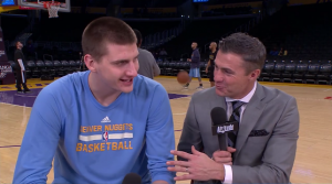 APSOLUTNA ZVEZDA DENVERA: Jokić objasnio Lombardiju kako izvodi ‘ona’ dodavanja (VIDEO)