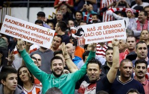 MA, SVI SU U ČUDU: Ni hrvatski komentator ne veruje kako Zvezda dominira u Evropi (VIDEO)