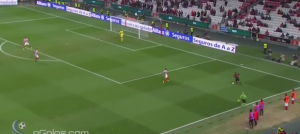 MALO LEVO, PA DESNO: Andrija Živković polomio kičmu čuvaru (VIDEO)