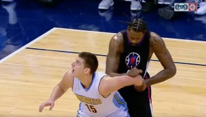 BEZOBRAZLUK: Džordan nije mogao košarkaški, pa je hteo ‘batinaški’ da se nadmeće sa Jokićem (VIDEO)