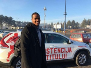 NA LETU OD ISTANBULA DO BEOGRADA: Koji je to igrač Barselone prvi čestitao Dionu Tompsonu? (FOTO)