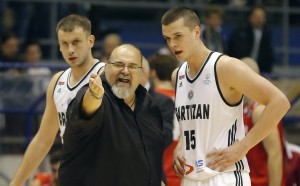 AGONIJA: Nova glavobolja za Džikića, tek se raspucao, a saigrači ga izneli sa parketa (FOTO)