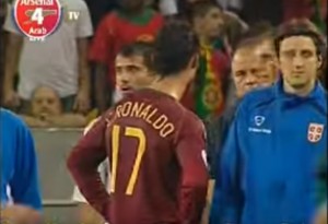 VREMEPLOV: Meč u senci nasrtanja Ronaldovog ‘šefa’ na ‘srpskog Mesija’ (VIDEO) (FOTO)